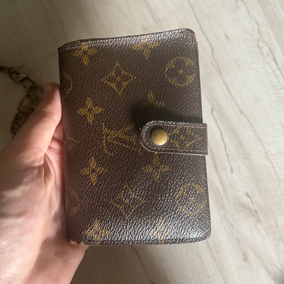 Louis Vuitton kisslock wallet and lock on chain - Picture 11 of 13